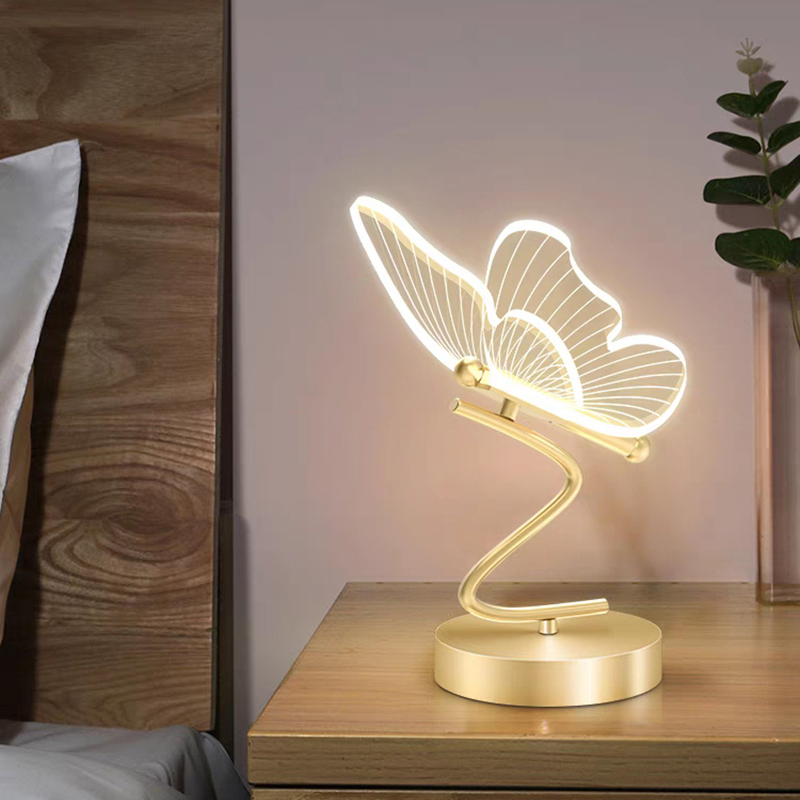 Luminária Borboleta com Detalhes em Acrílico