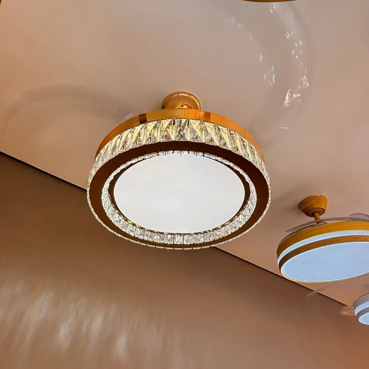 Ventilador Teto Retrátil Elo Cristal LED c/ Controle – Design Moderno e Iluminação Inteligente