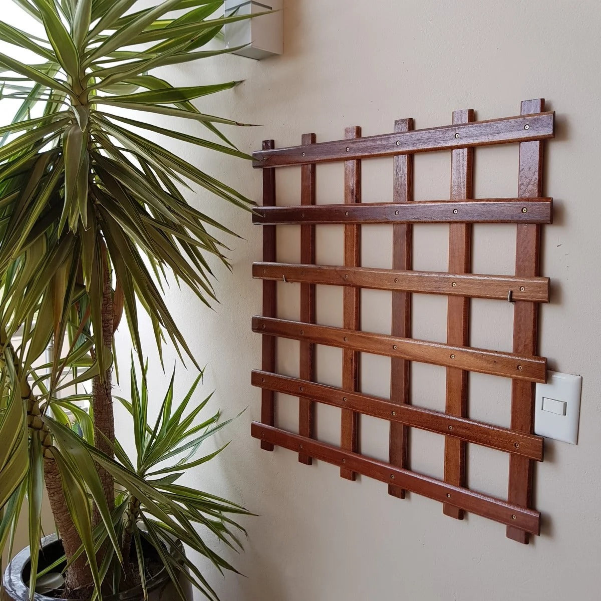 Suporte para Jardim Vertical de Madeira Articulado – Durabilidade e Estilo Natural