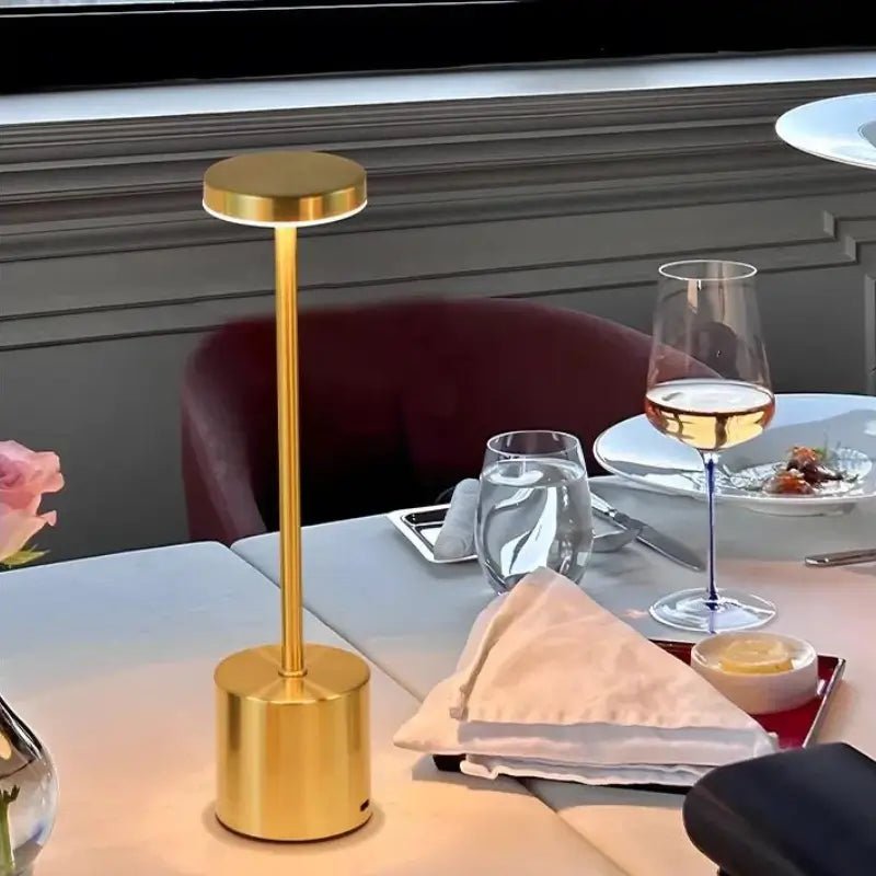 Luminária De Mesa Led Minimalista